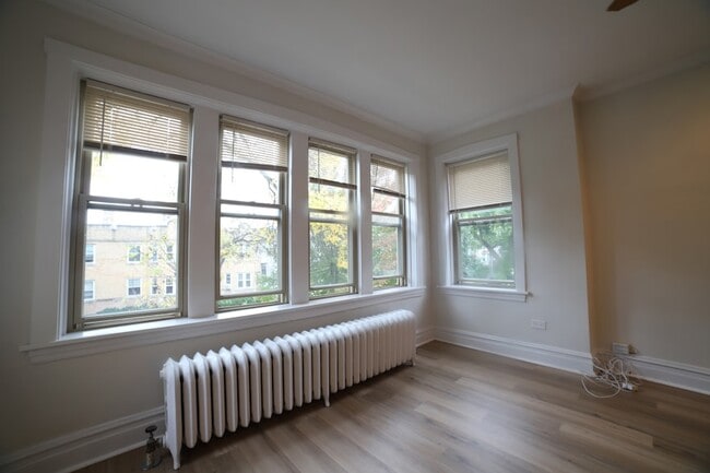 Foto del edificio - 3733 N Christiana Ave