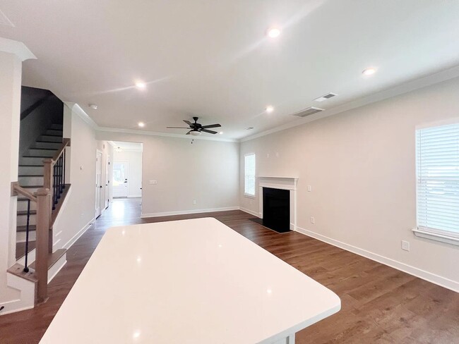 Photo - 44 Connaught Ct Townhome