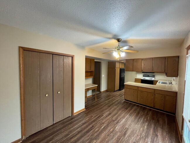 Foto del edificio - Home For Rent By Capital Property Management