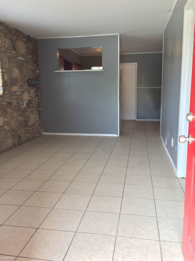 Building Photo - 903 Drury Ln