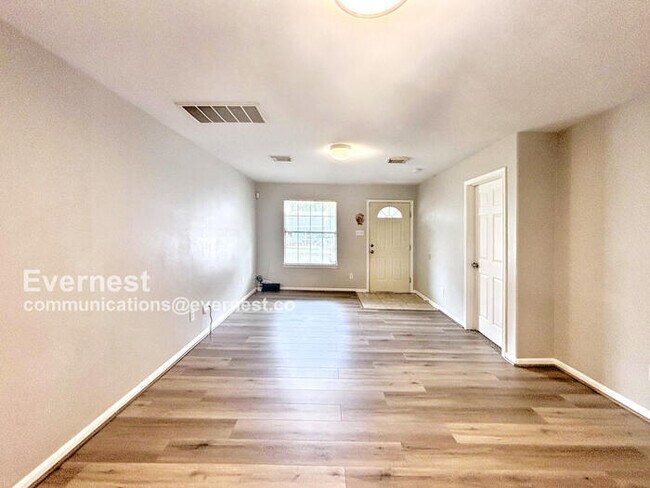 Building Photo - 2300 Abernathy St