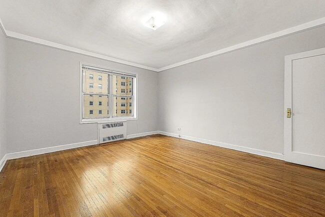 Foto del edificio - 110-35 72nd Rd
