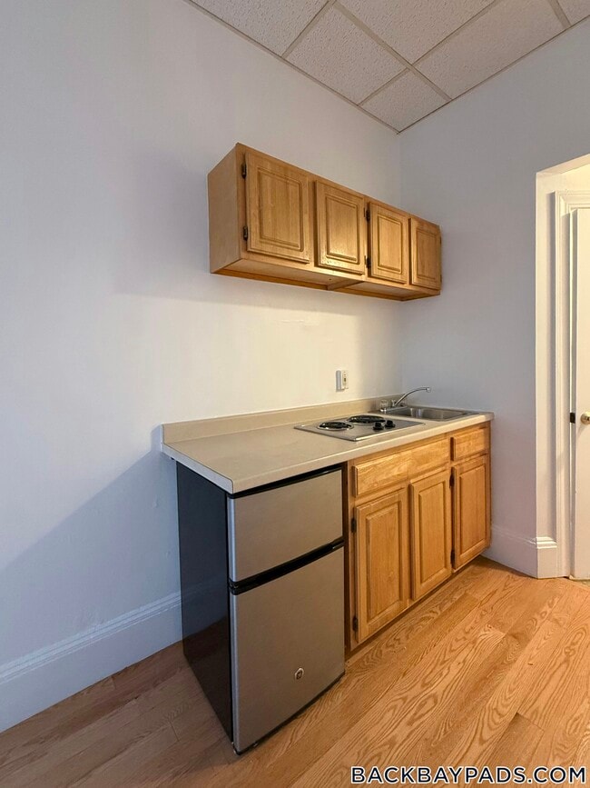 Building Photo - 405 Beacon St