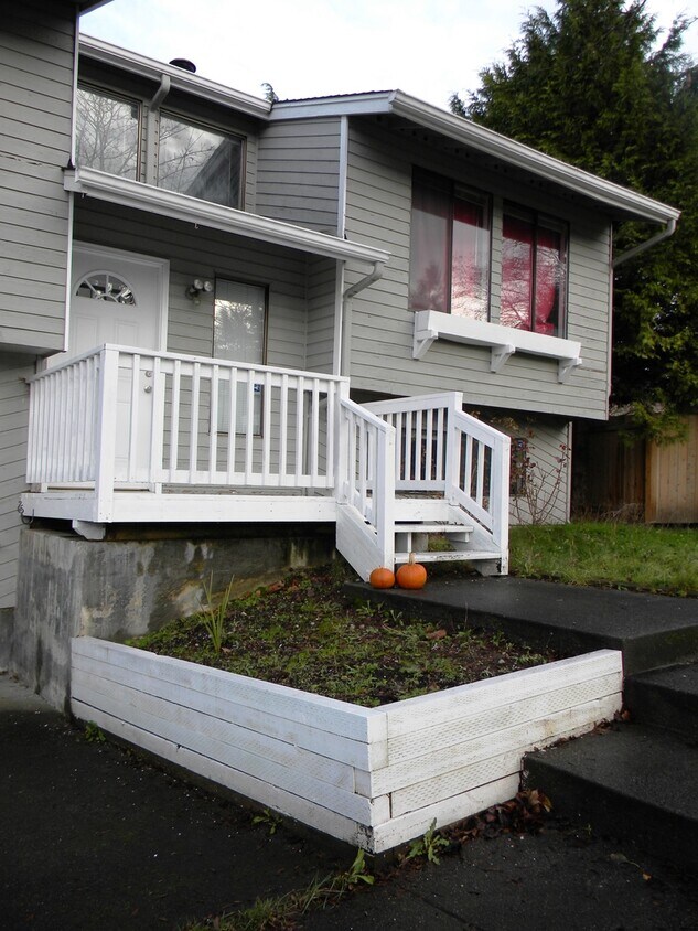 Foto principal - Beautiful Remodeled 3BR/2.5BA Home in Kent...