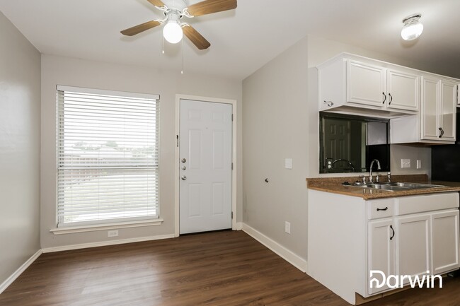 Building Photo - 220 Lake Texoma Dr