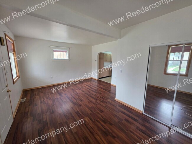 Foto del edificio - 4838 Walsh Ave