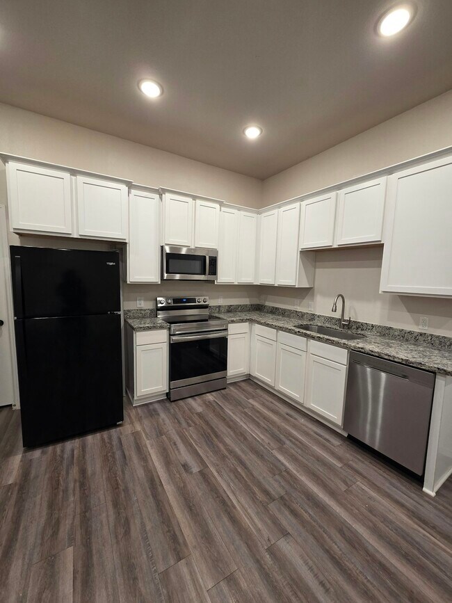 Foto del edificio - 11726 White Cedar St