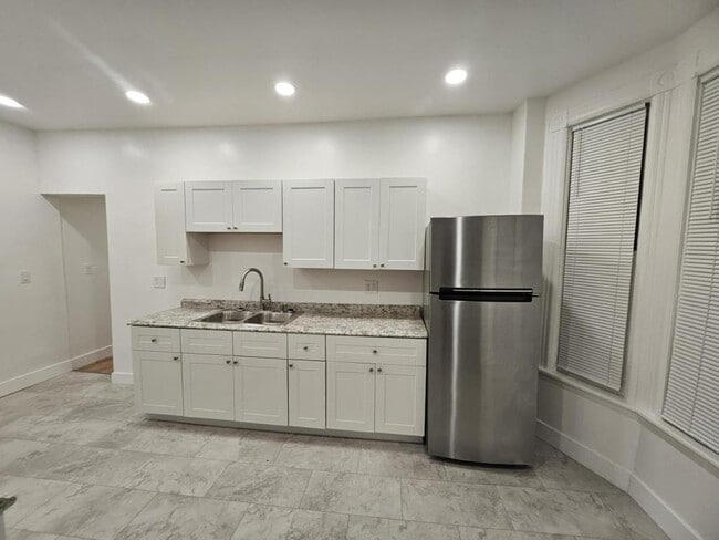 Building Photo - 75 5th Ave