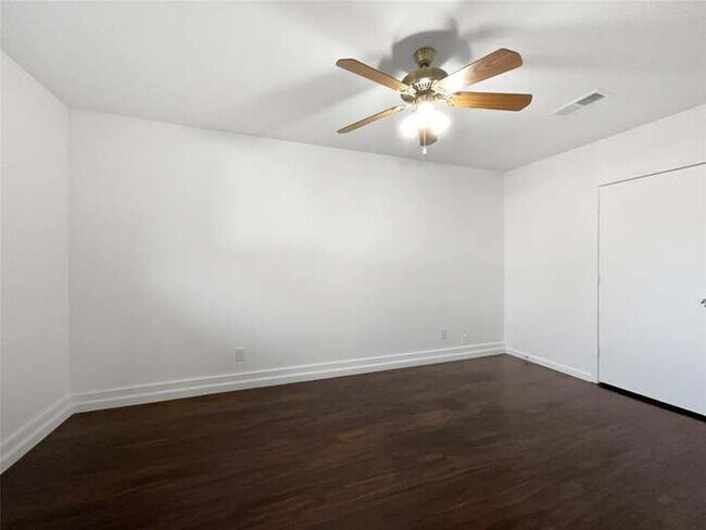 Foto del edificio - 2422 Kingston St