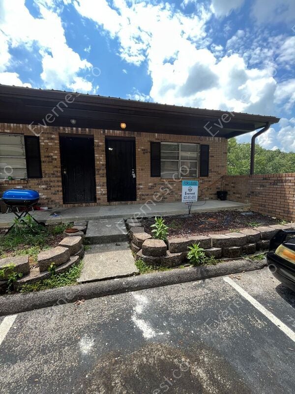 925 Shallowford Rd Unit 8, Chattanooga, TN 37411 Condo for Rent in