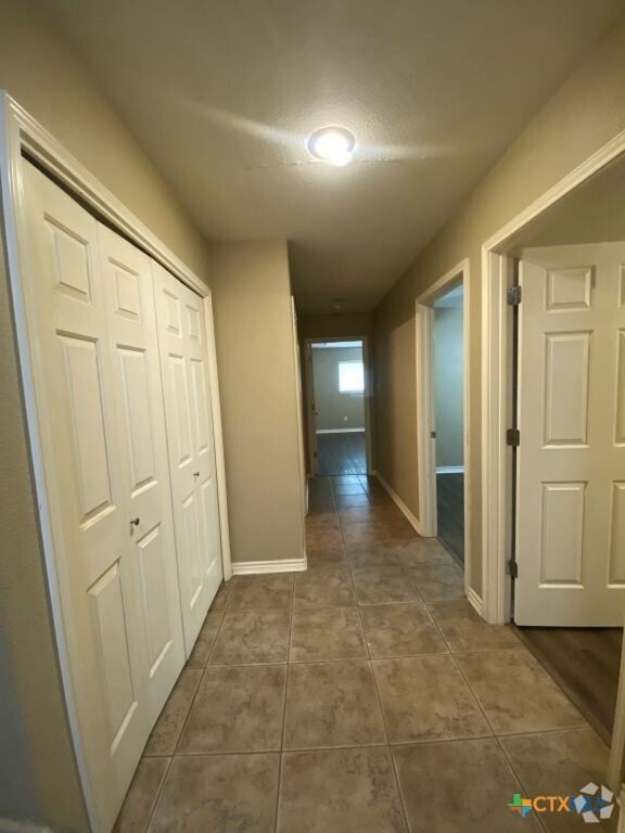 Building Photo - 816 Twin Oaks Dr