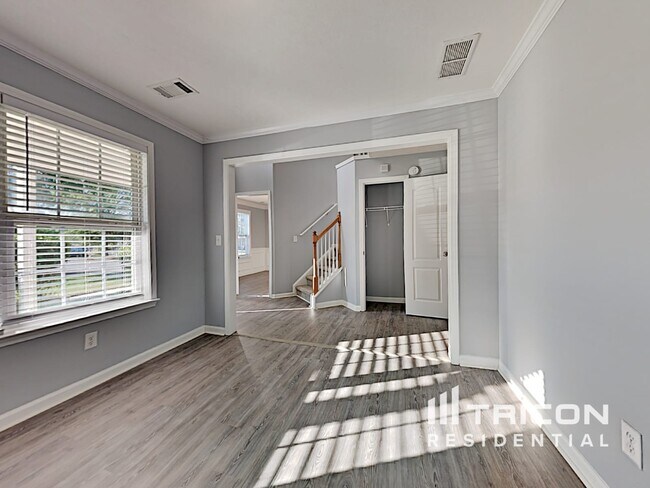 Building Photo - 3653 White Pine Rd