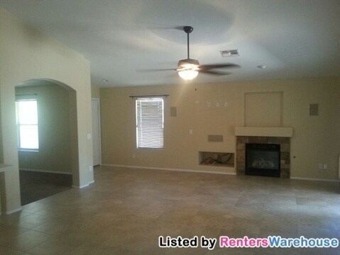 Building Photo - 12371 W Woodland Ave