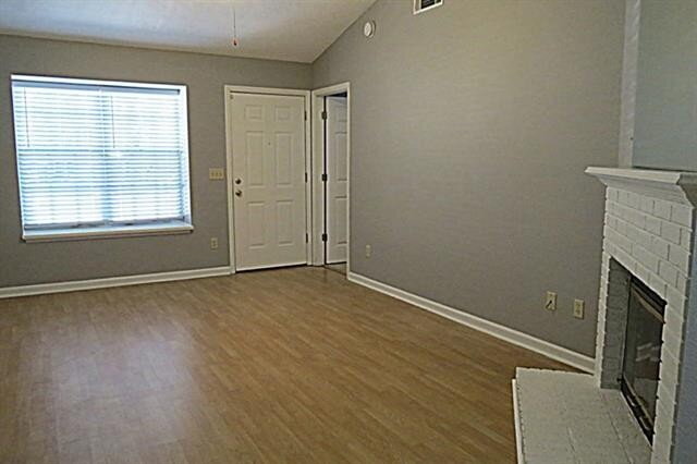 Foto del edificio - Beautiful 2 bed/ 2 bath townhome Located Off of Mission Road!