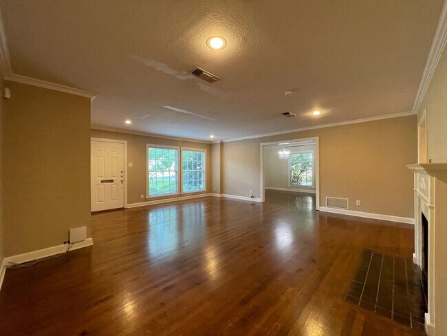 Foto del edificio - AVAILABLE NOW --3 BEDROOM 2 BATH HOME IN T...