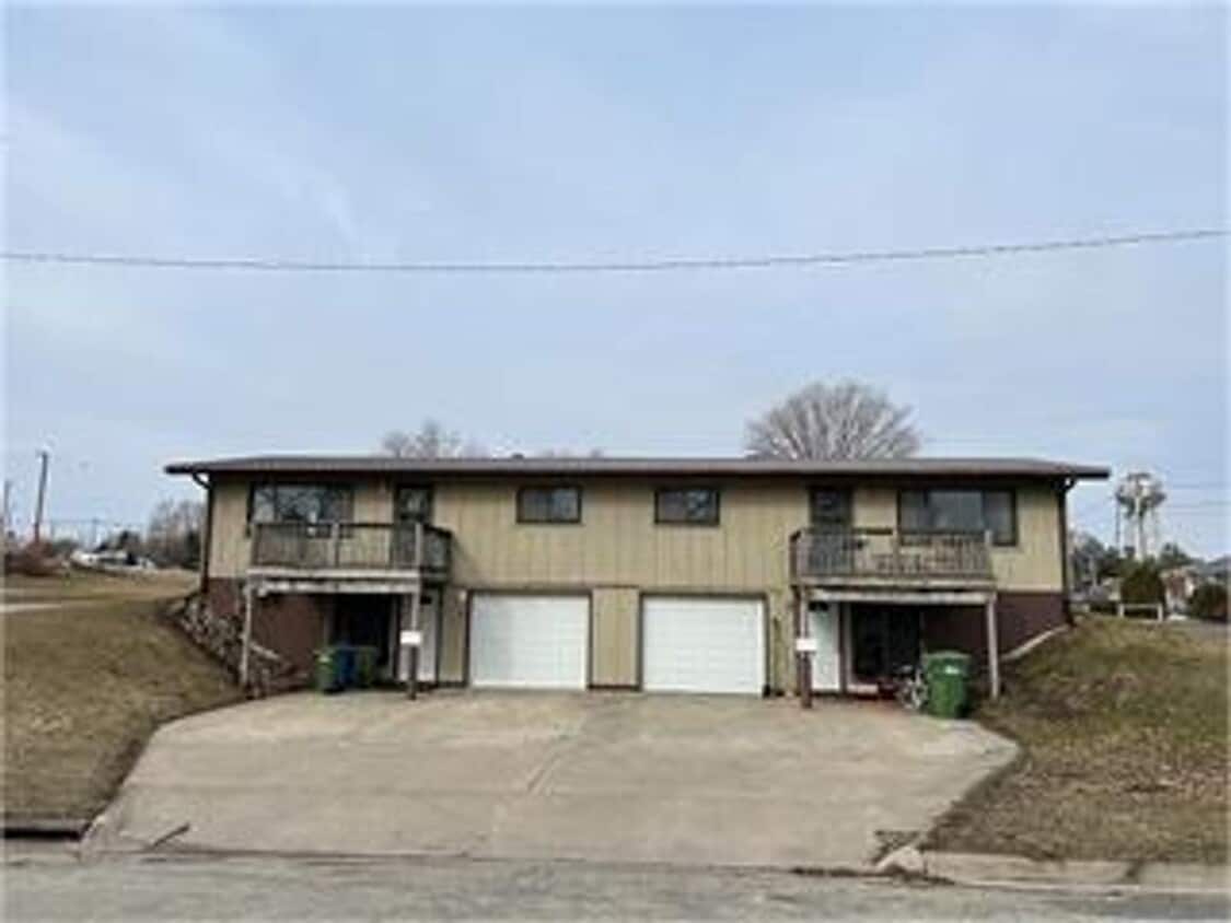 Primary Photo - For Rent: Updated 2 Bedroom, 1 Bath Townho...
