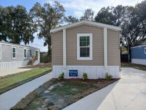 Building Photo - 2166 Greenbrier Village Loop