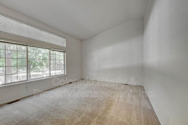 Building Photo - 9651 Brentwood Way