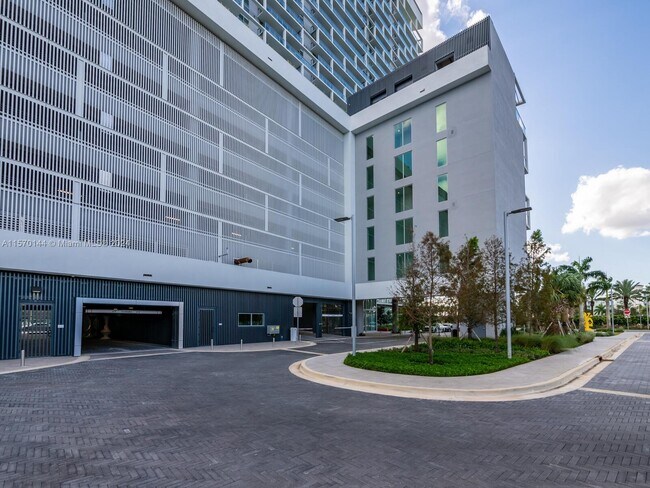 Foto del edificio - 2000 Metropica Wy