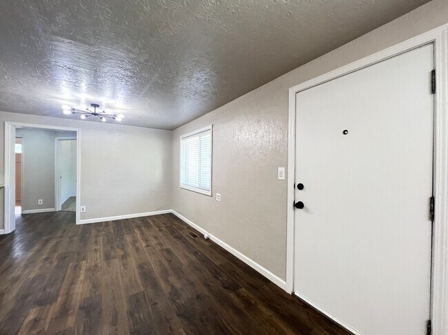Foto del edificio - 8725 W Cory Ln