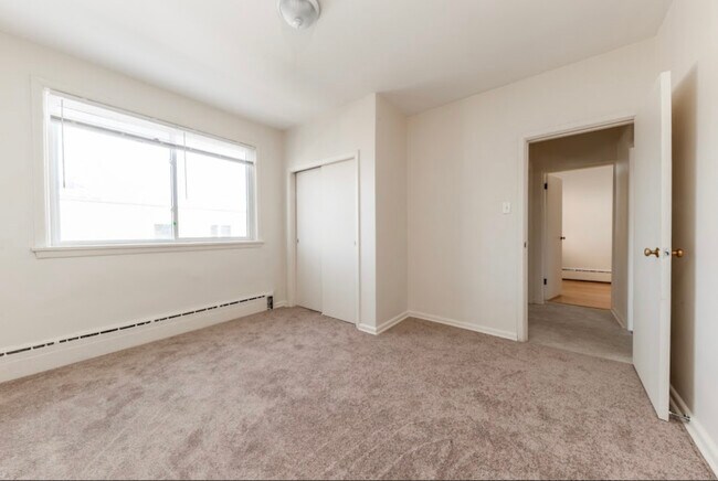 Photo du bâtiment - Lady Corydon Apartments