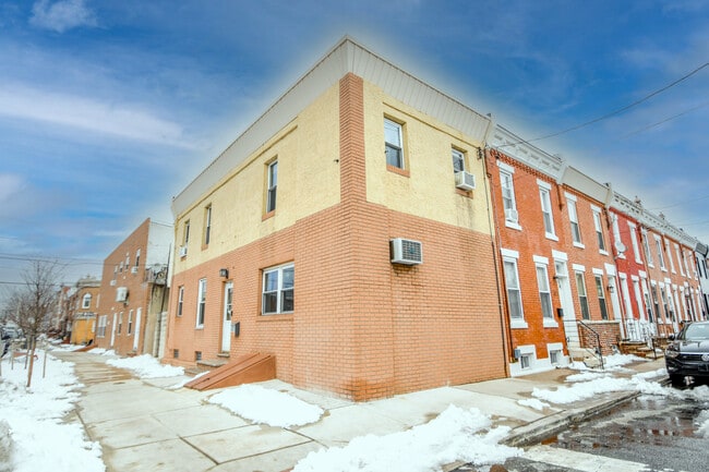 Building Photo - 373 Tree St