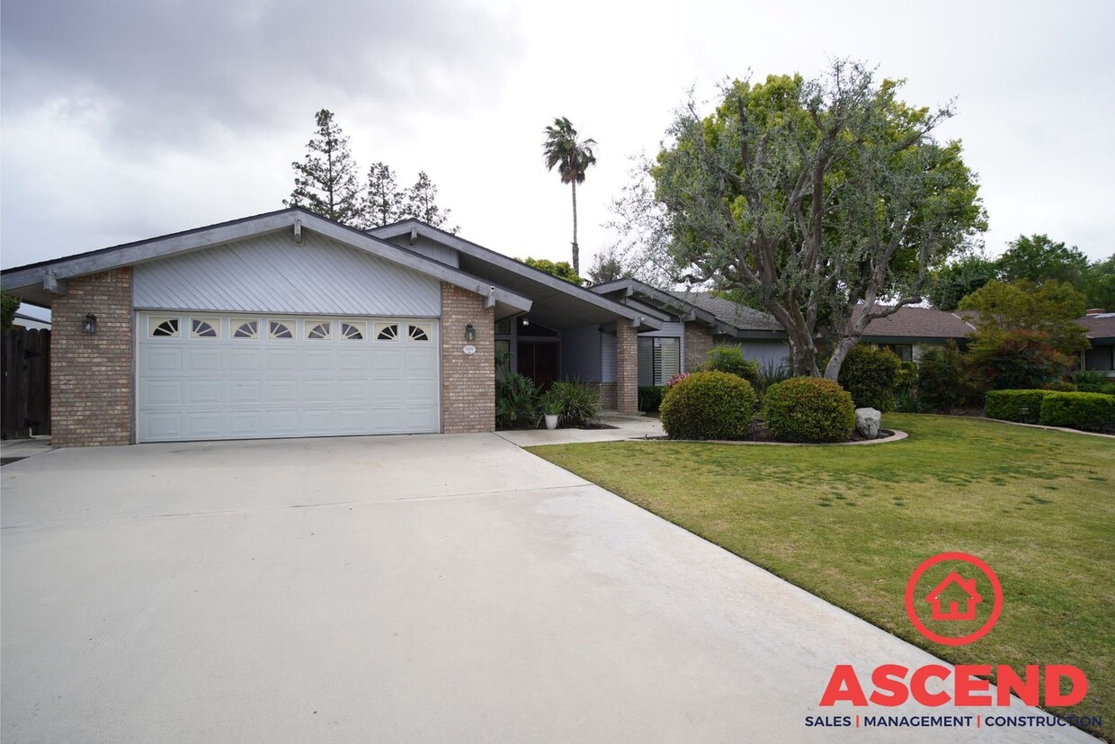 Foto principal - Lovely Home in Haggin Oaks!