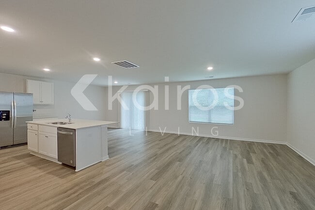 Foto del edificio - 127 Inez Ave