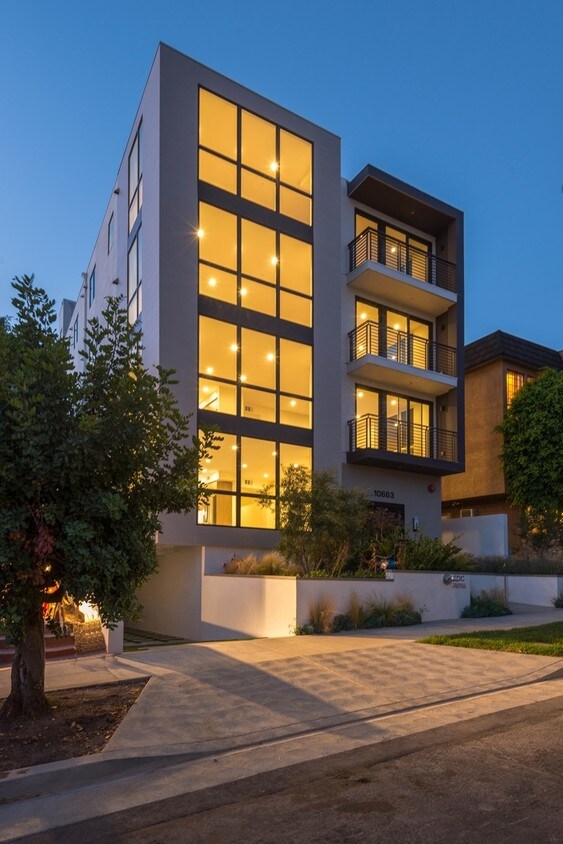 Foto principal - 10663 Kinnard Ave