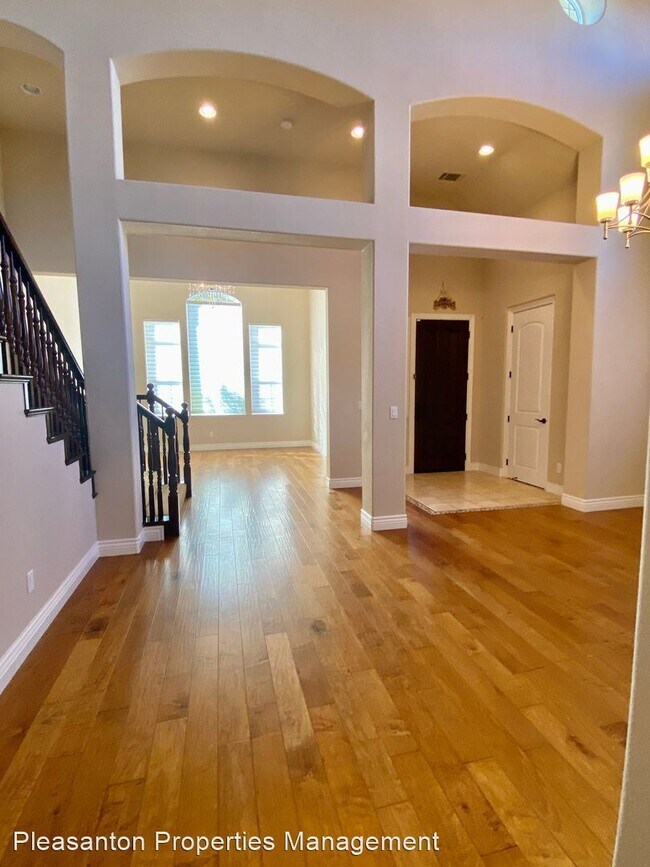 Foto del edificio - 6 br, 4.5 bath House - 2802 Piccadilly Cir