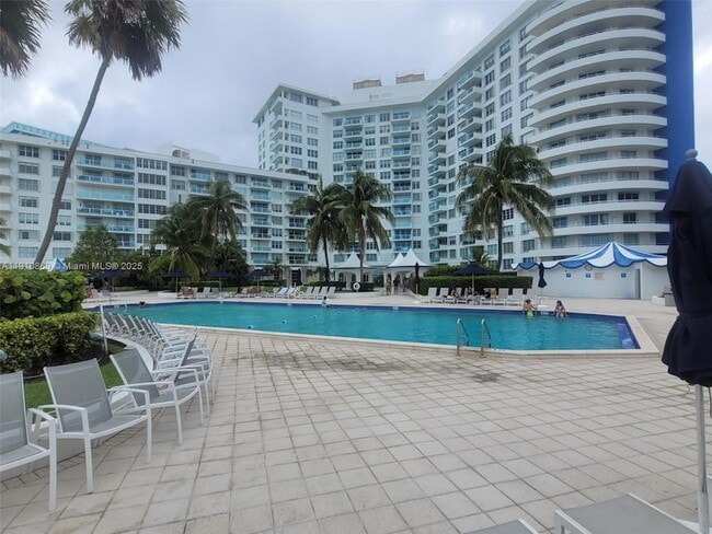 Foto del edificio - 5161 Collins Ave