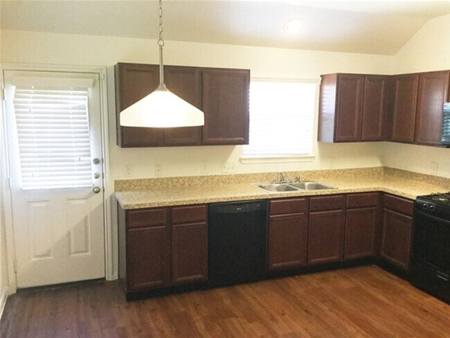 Building Photo - 838 Sun Prairie Dr