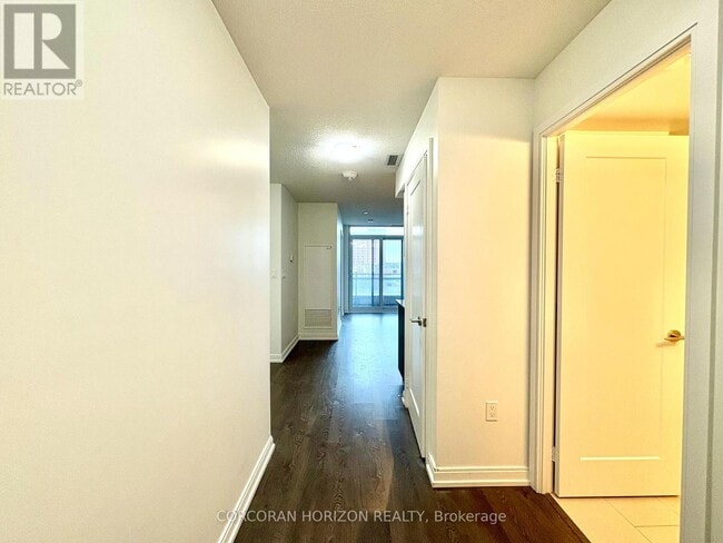 Building Photo - 275 Village Green Square