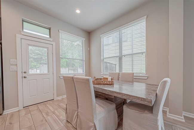 Foto del edificio - 228 N Spotted Fern Dr