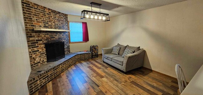 Building Photo - Beautiful 3 bedroom, 2 bath home for rent