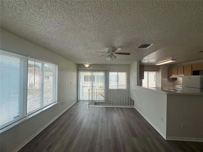Foto del edificio - 1101 Spring Meadow Dr