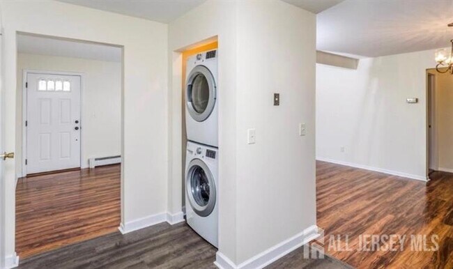 Foto del edificio - 703 Cricket Ln