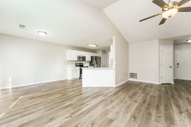 Foto del edificio - 731 Sugar Oak Ln