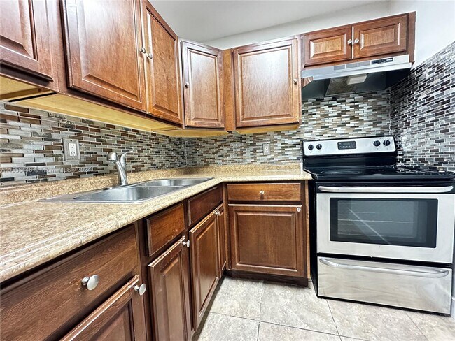 Foto del edificio - 301 NW 177th St
