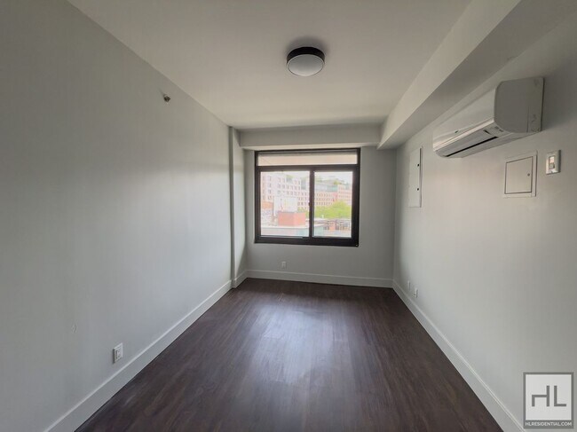 Foto del edificio - Bushwick Avenue / Spacious 2 Bedroom, 1 Ba...