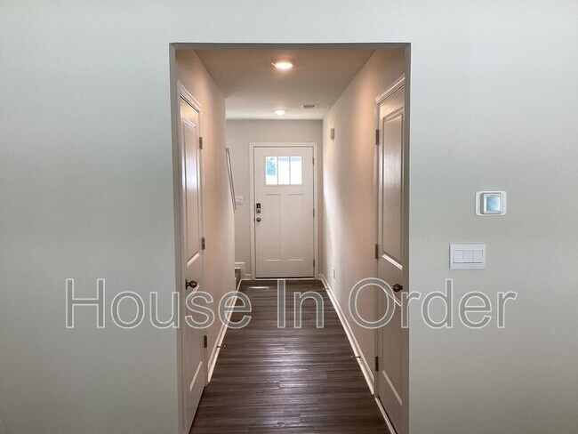 Foto del edificio - 73 Lillian Ln