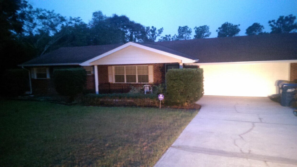 113 E Pine St, Howey In The Hills, FL 34737 House Rental in Howey In