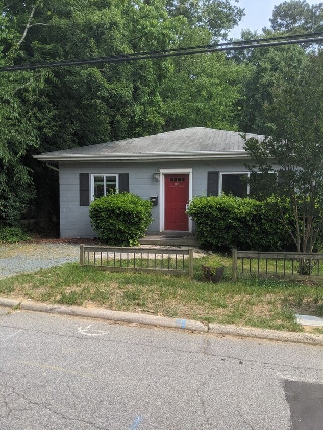 Primary Photo - 105 W Longview St