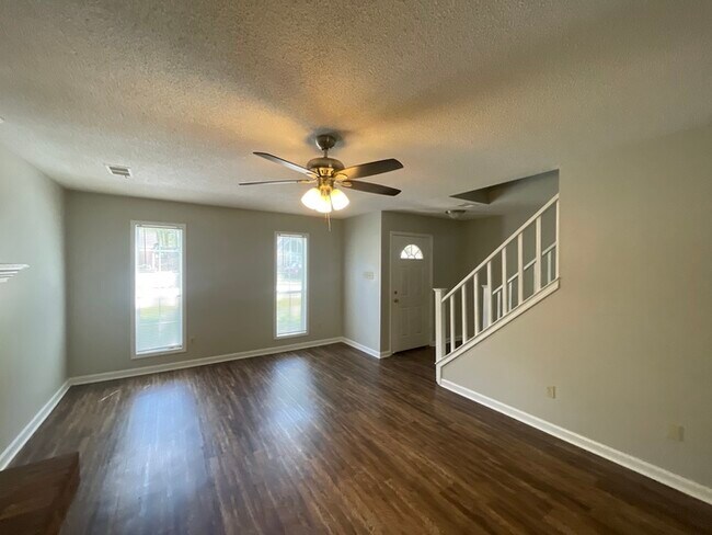 Foto del edificio - 5764 Heartwood - Available Now!