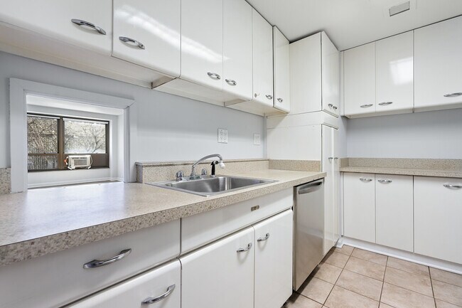 Foto del edificio - 5050 S East End Ave