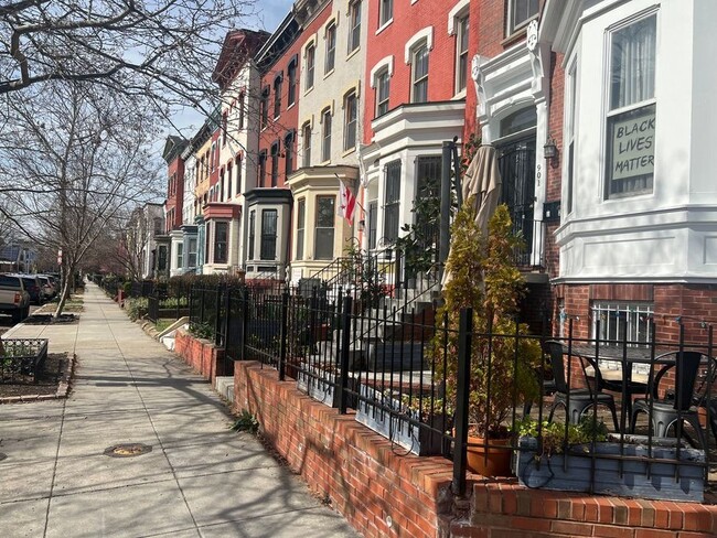 Photo - 901 R St NW Apartment