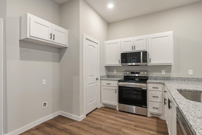 Building Photo - Your Perfect Home Awaits – 3BR/2BA Across ...
