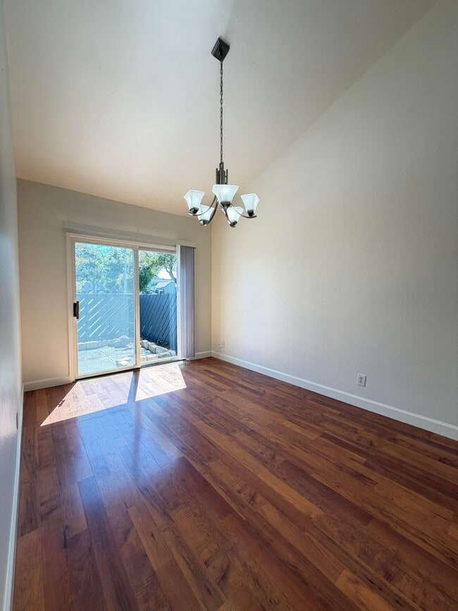 Foto del edificio - 3555 Magnolia Dr