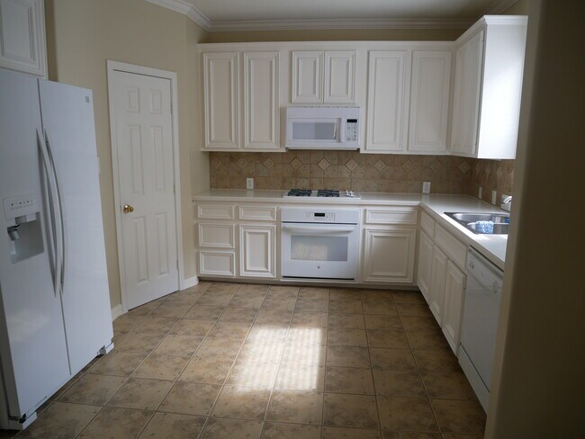 Kitchen - 4811 Austin St