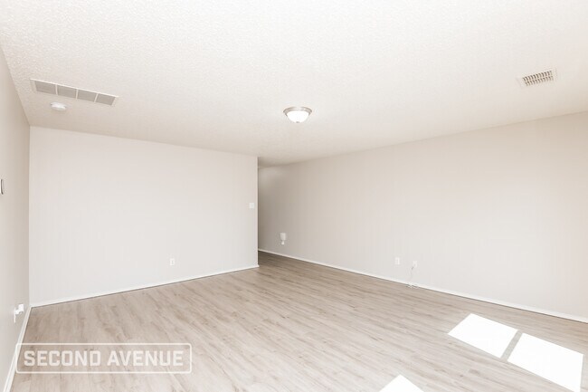 Building Photo - 4845 Waterford Dr